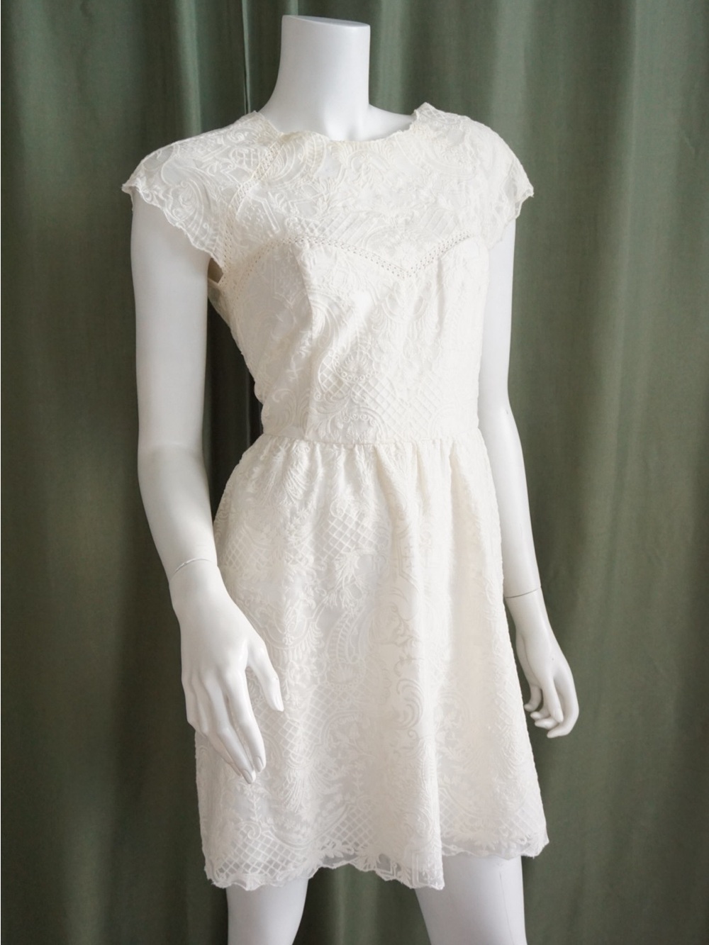 Dolce Vita White/Ivory Lace Mini Cocktail Dress - Size Medium